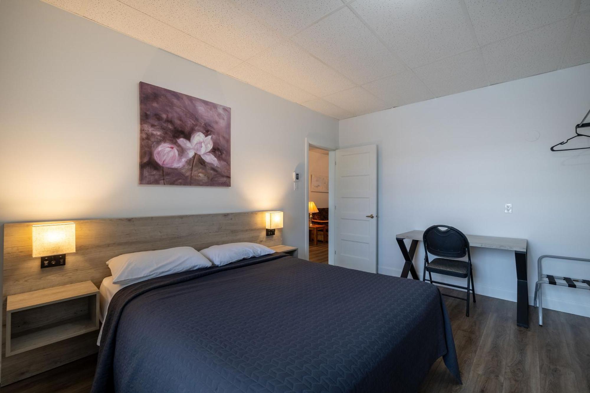 Motel Et Condo Chez Charley Sainte-Anne-de-Beaupré Exteriör bild