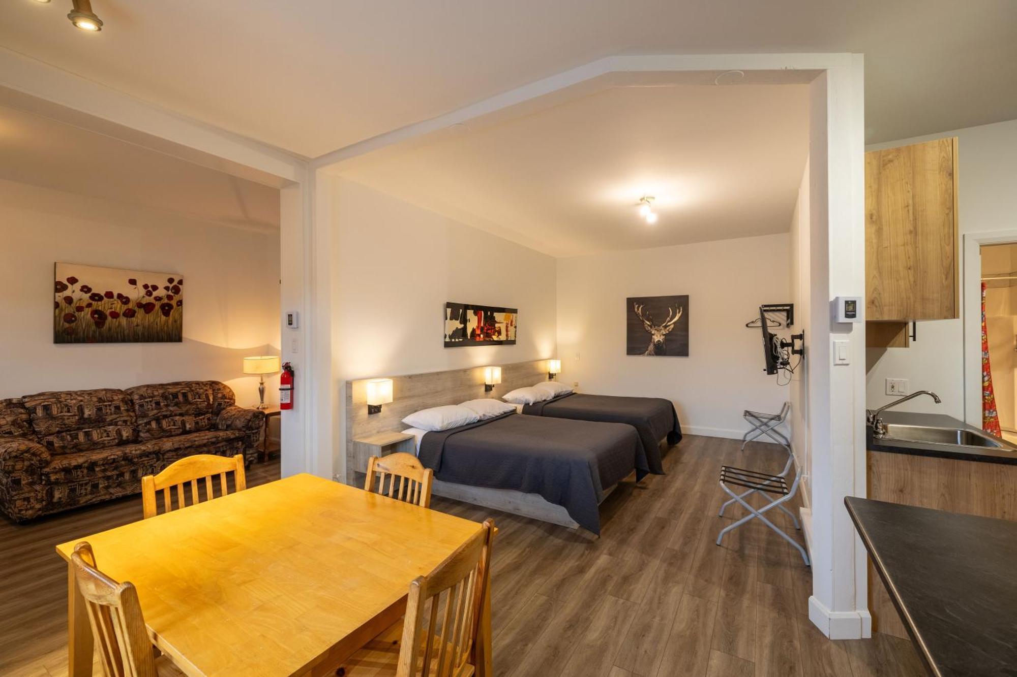 Motel Et Condo Chez Charley Sainte-Anne-de-Beaupré Exteriör bild