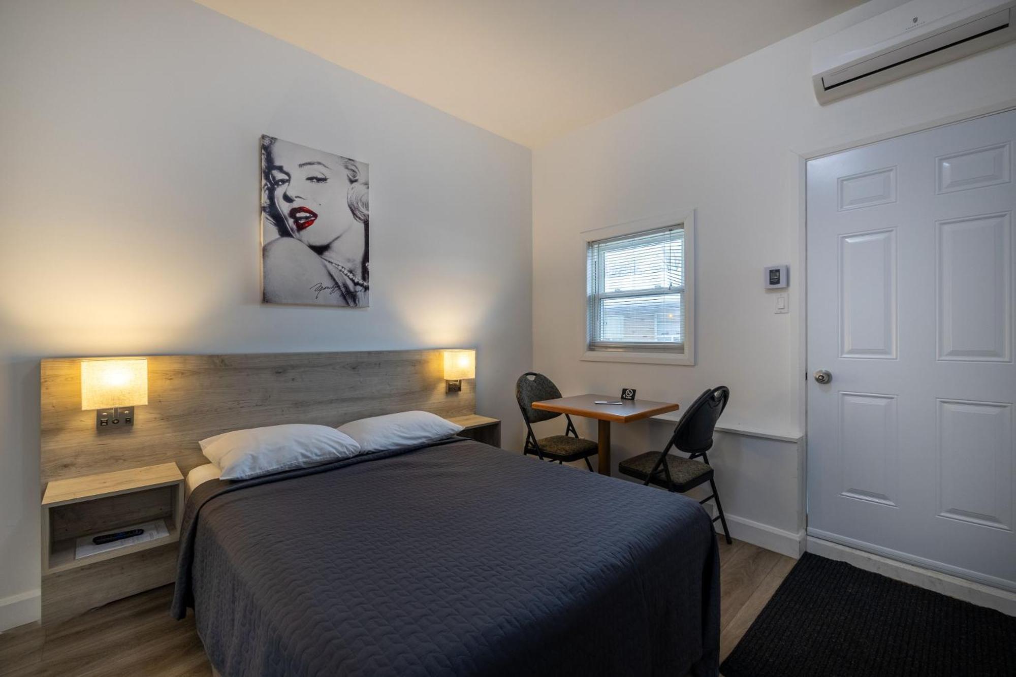 Motel Et Condo Chez Charley Sainte-Anne-de-Beaupré Exteriör bild