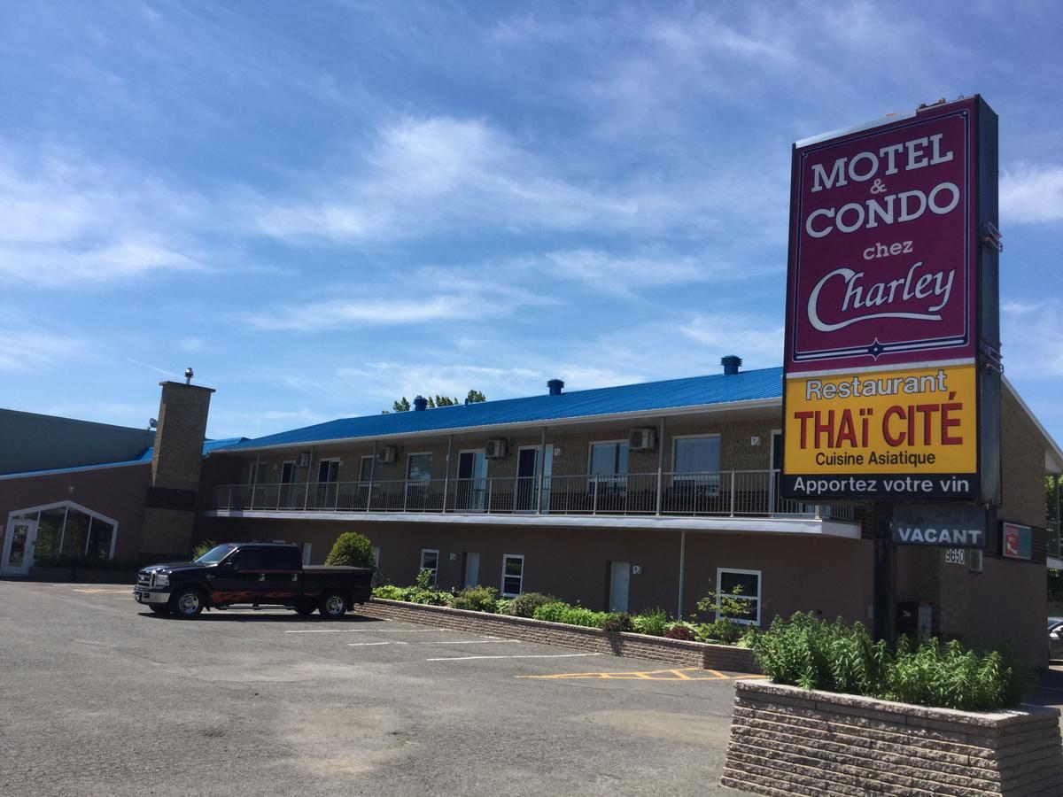 Motel Et Condo Chez Charley Sainte-Anne-de-Beaupré Exteriör bild